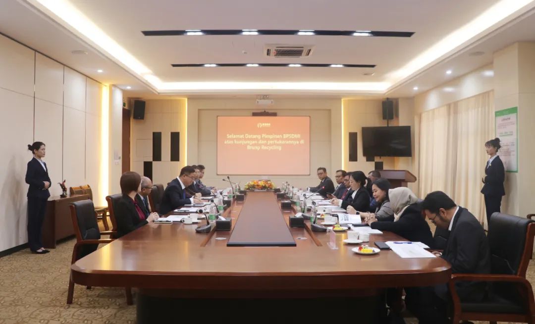 20231208-1-印尼工業(yè)部、莫羅瓦利金屬工業(yè)理工學(xué)院、佛山職業(yè)技術(shù)學(xué)院蒞臨邦普循環(huán)交流訪(fǎng)問(wèn).jpg