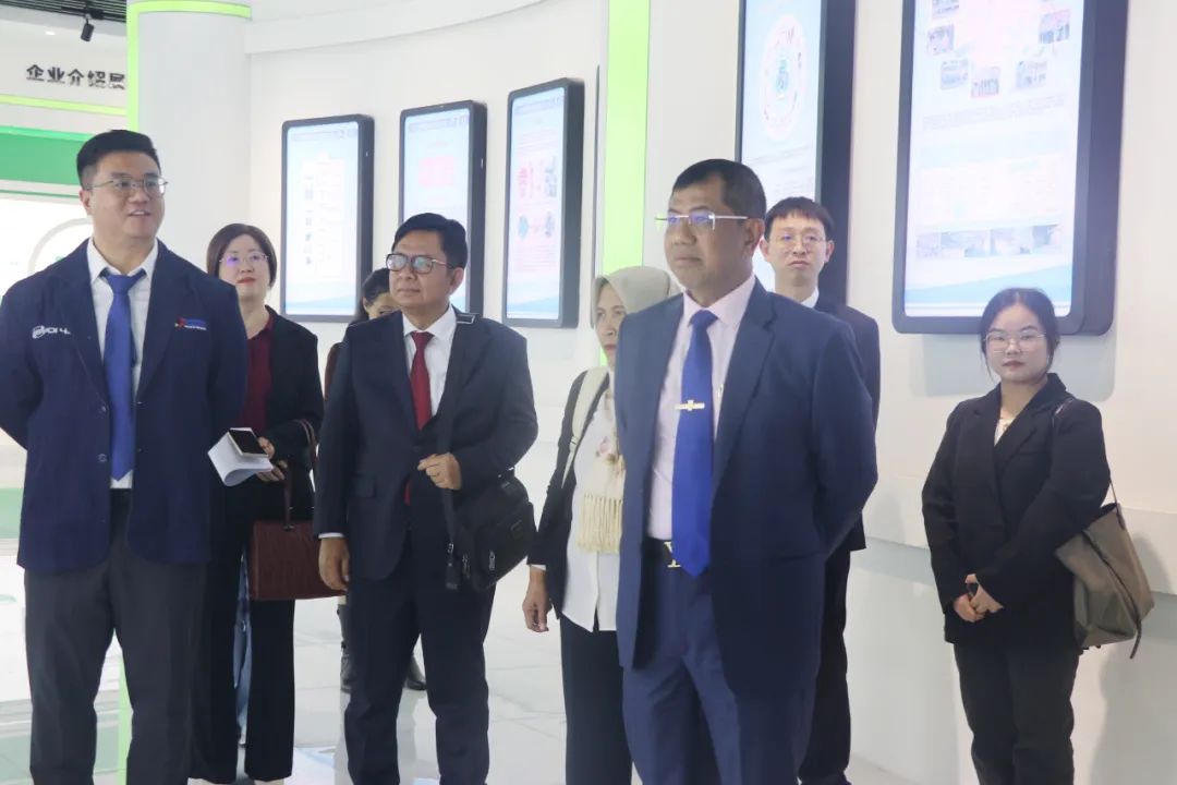 20231208-3-印尼工業(yè)部、莫羅瓦利金屬工業(yè)理工學(xué)院、佛山職業(yè)技術(shù)學(xué)院蒞臨邦普循環(huán)交流訪(fǎng)問(wèn).jpg